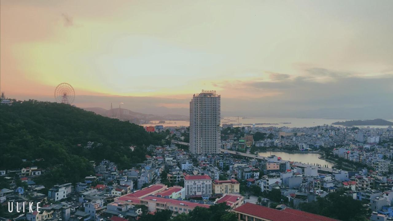 Mon Hạ Long